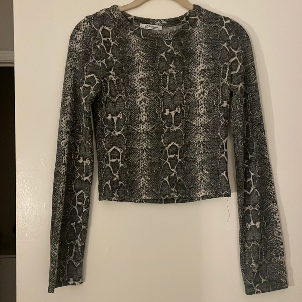 ZARA LONG SLEEVE TOP